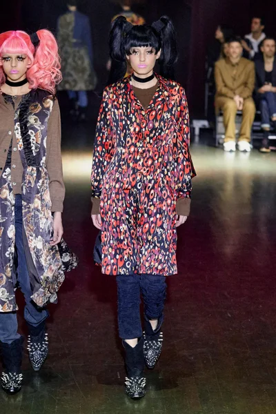 Look 10